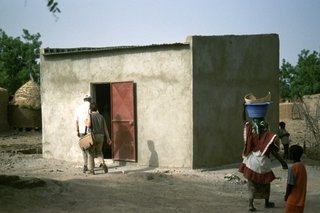 Das Geb&auml;ude der Getreidebank in Bamb&eacute;la