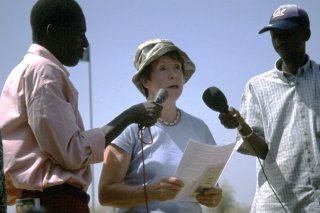 Ute Jacobs richtet den Gru&szlig; der Realschule 1 aus