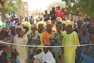 Warten auf die Er&ouml;ffnung des Gesundheitszentrums