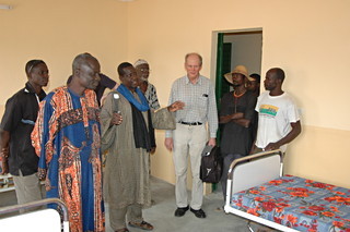 Baustellenleiter, B&uuml;rgermeister, SOLISA-Direktor, Dorfchef u. Br&uuml;cken-Vertreter