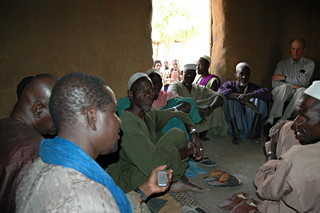 Besprechung mit dem Dorf-&Auml;ltestenrat